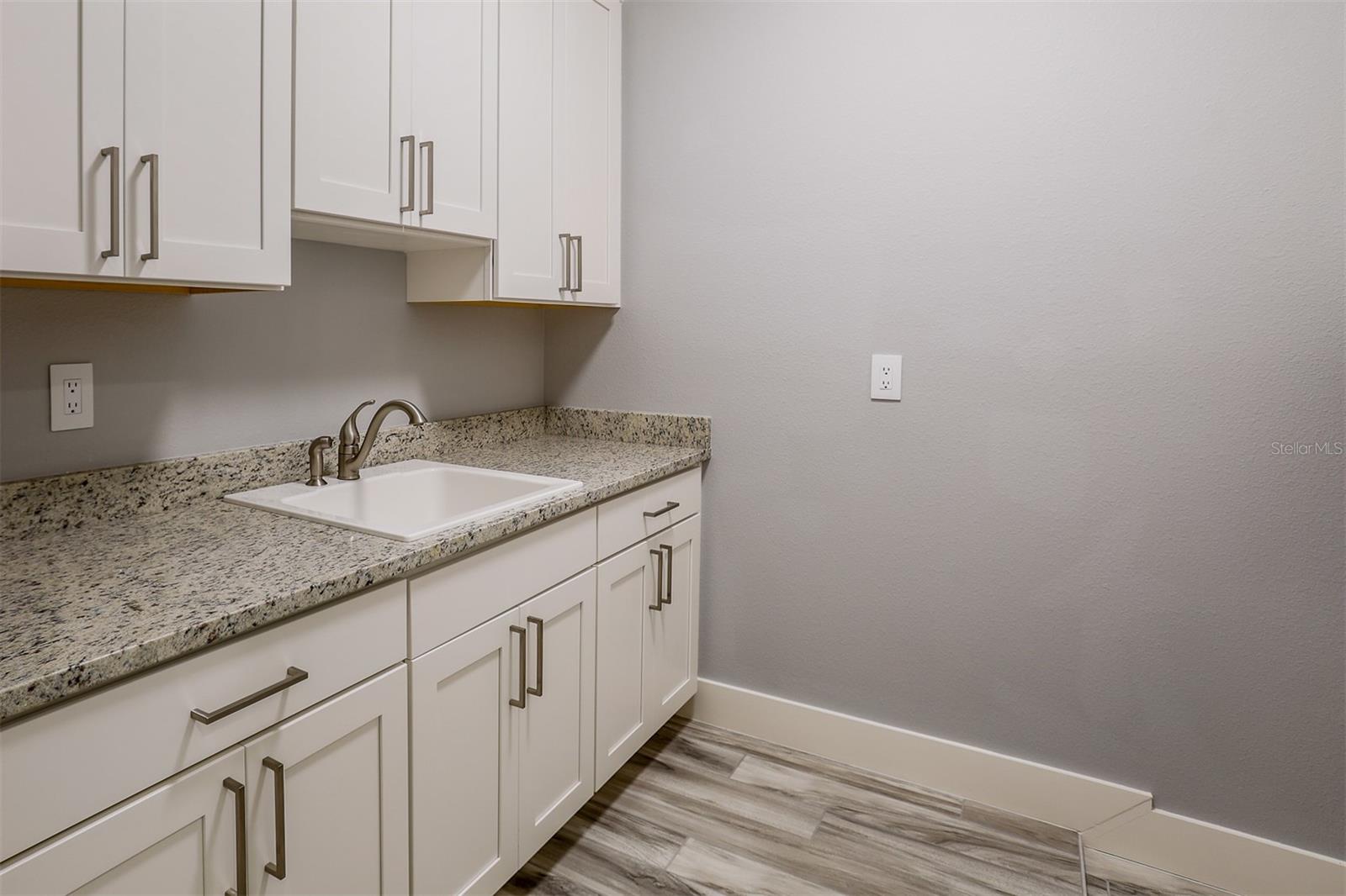 Image 29 of 42 For 17899 72nd Street Road