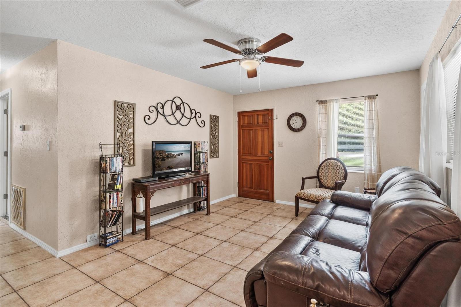 Image 12 of 34 For 501 Poinsettia Avenue