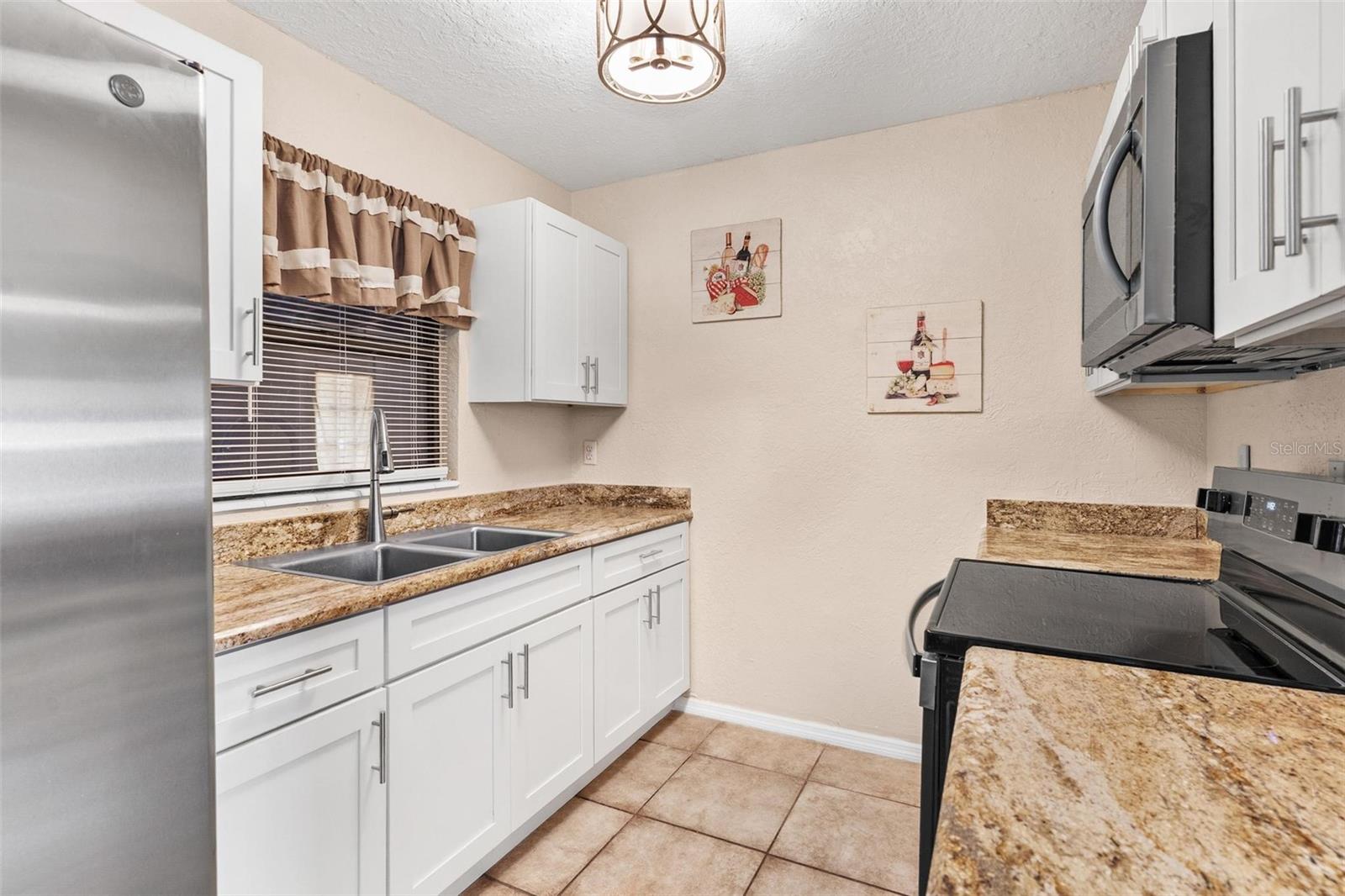 Image 16 of 34 For 501 Poinsettia Avenue