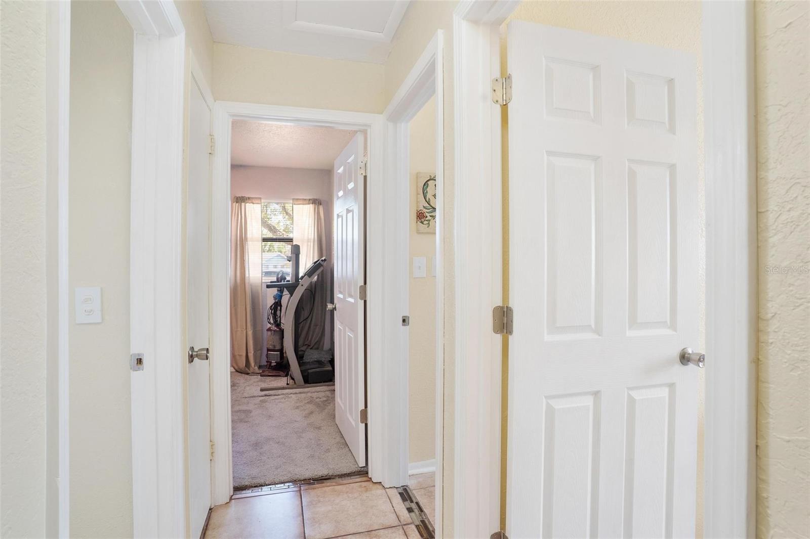 Image 19 of 34 For 501 Poinsettia Avenue