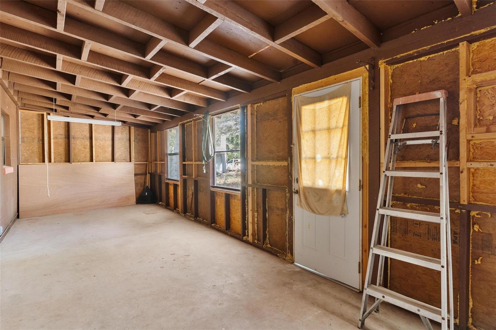 Image 28 of 34 For 501 Poinsettia Avenue