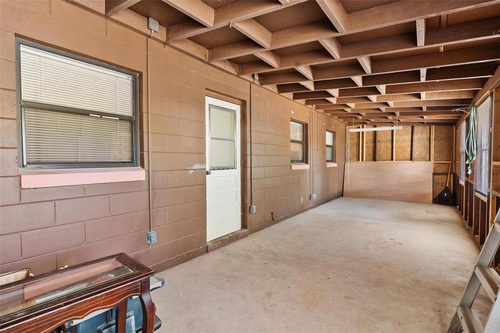 Image 29 of 34 For 501 Poinsettia Avenue