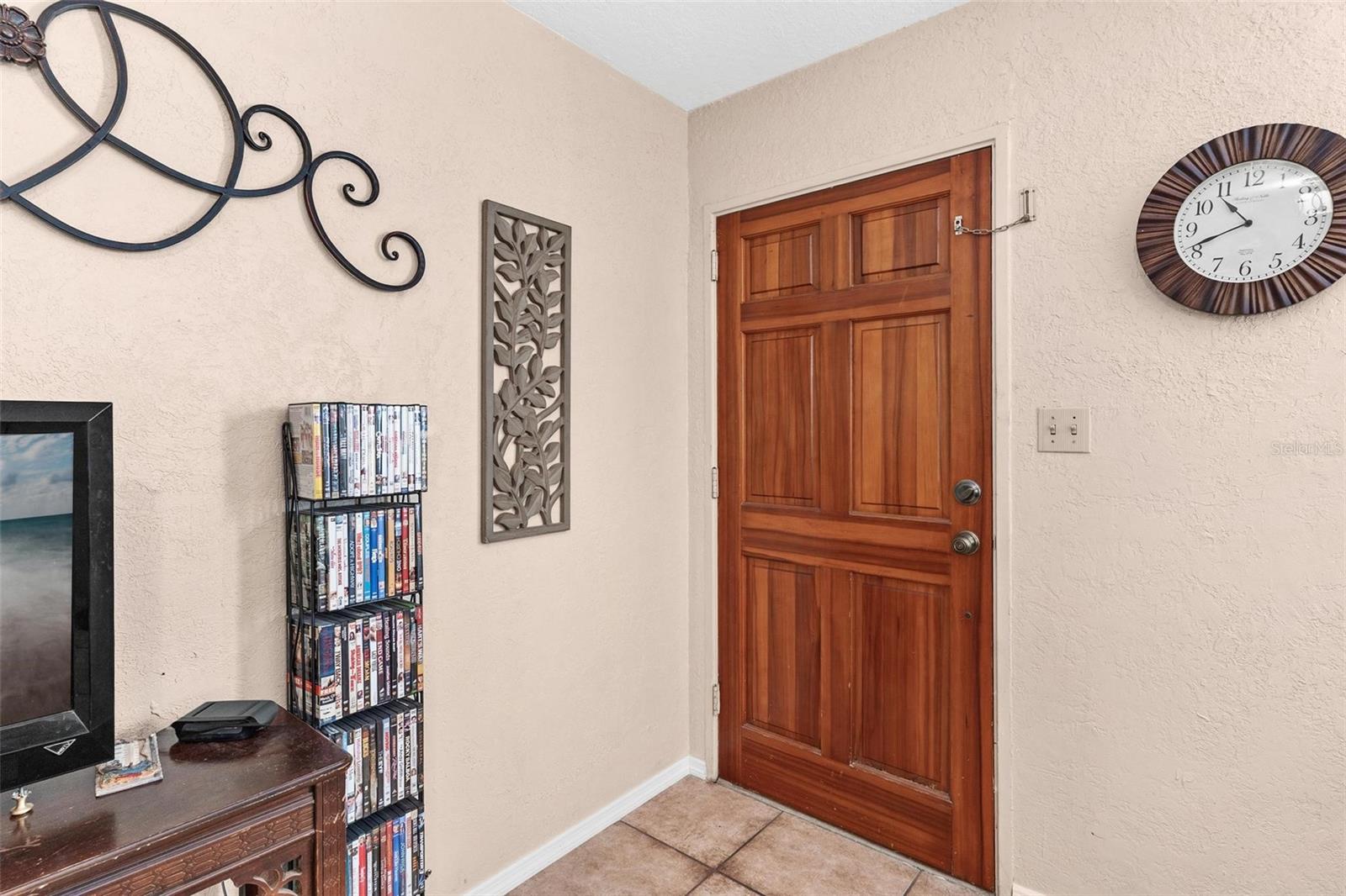 Image 9 of 34 For 501 Poinsettia Avenue