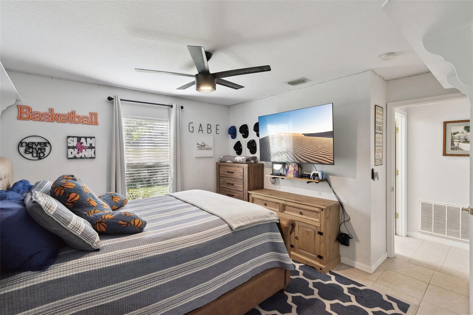 Image 18 of 34 For 8856 Courtyard Lane