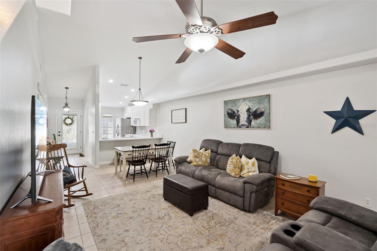 Image 4 of 34 For 8856 Courtyard Lane