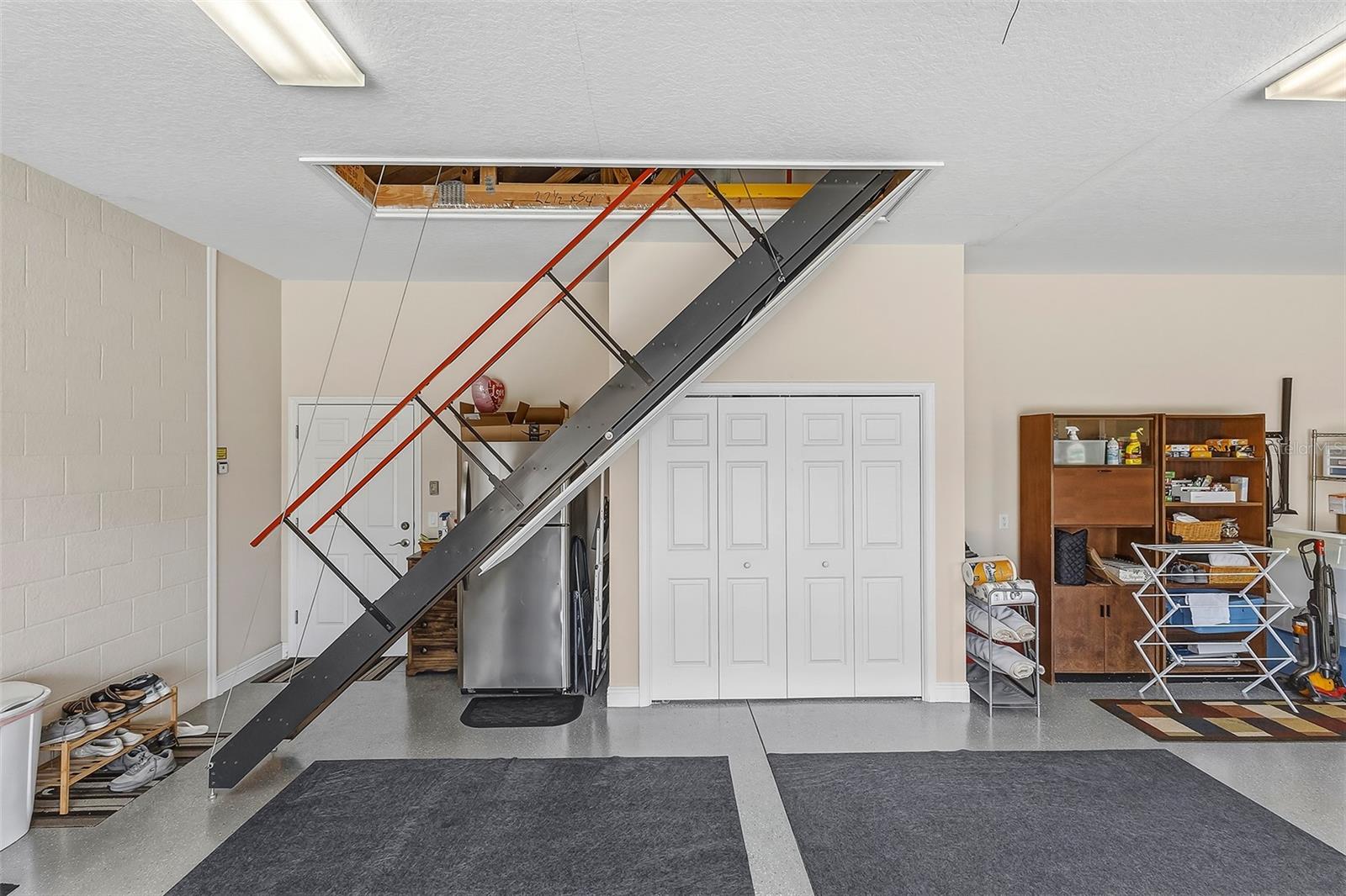 Image 46 of 75 For 1967 Lake Ridge Drive