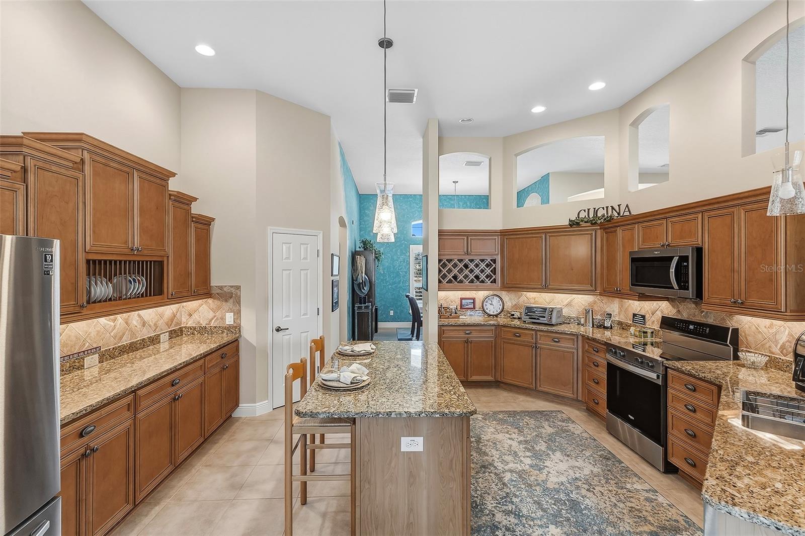 Image 8 of 75 For 1967 Lake Ridge Drive