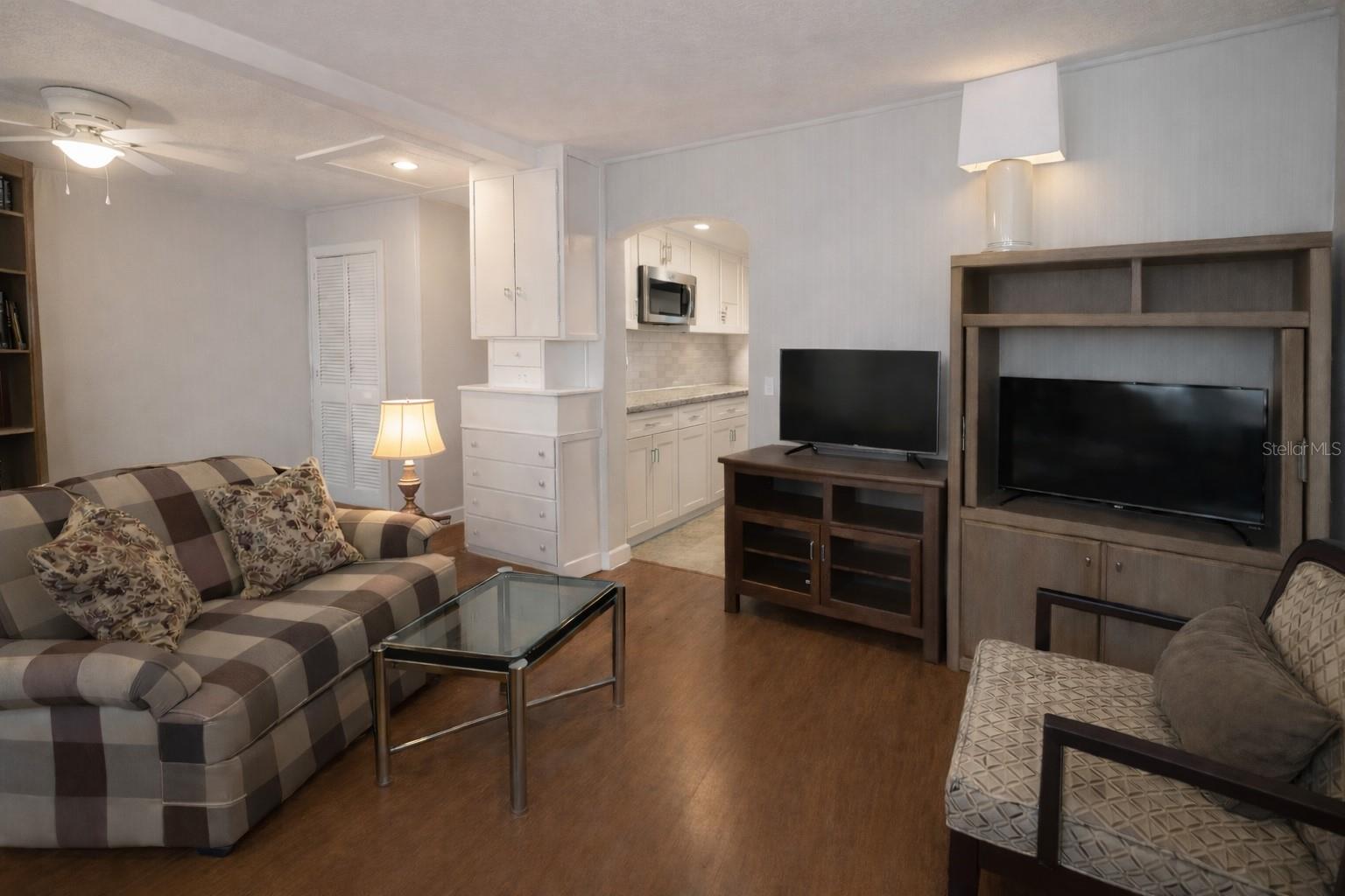 Image 5 of 14 For 721 1-2 Park Drive