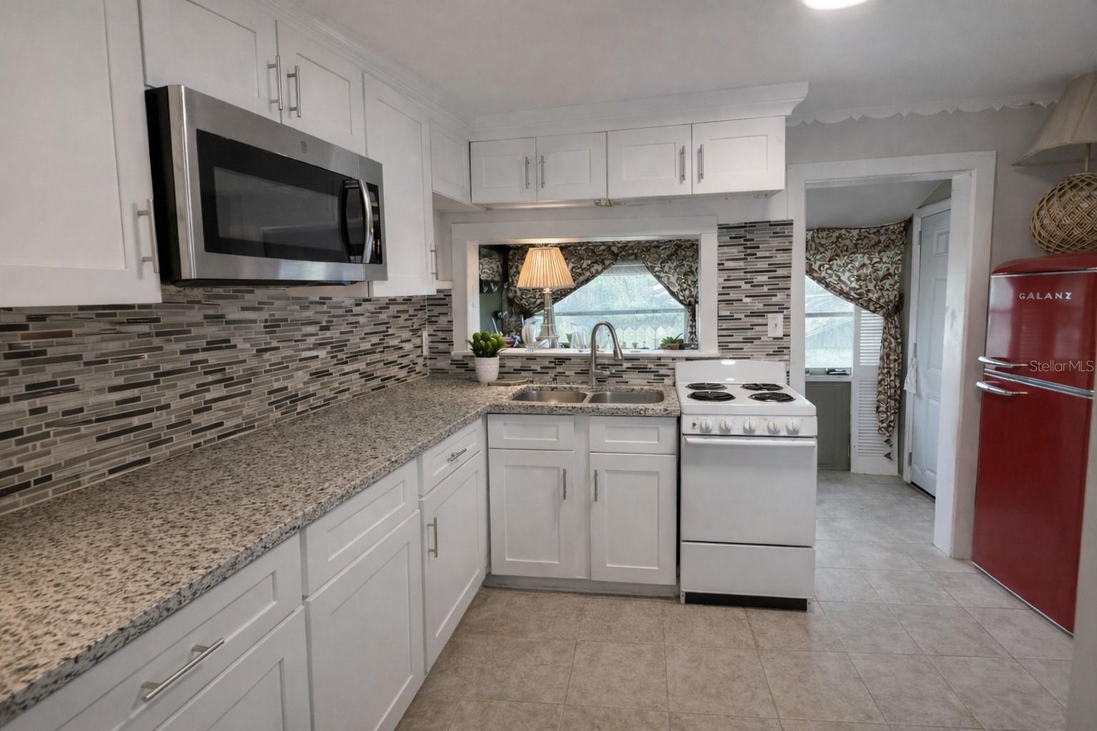 Image 7 of 14 For 721 1-2 Park Drive