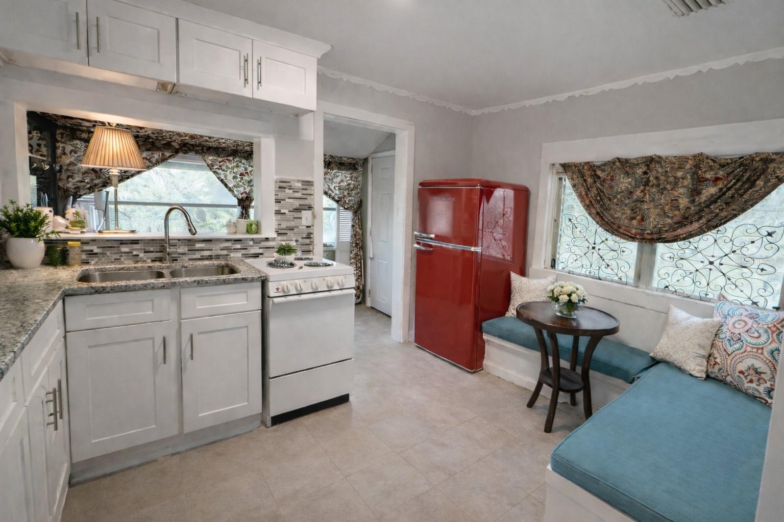 Image 8 of 14 For 721 1-2 Park Drive