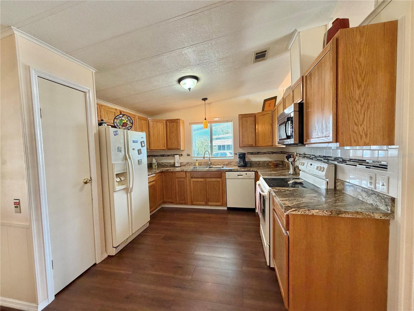 Image 20 of 68 For 158 Hibiscus Way