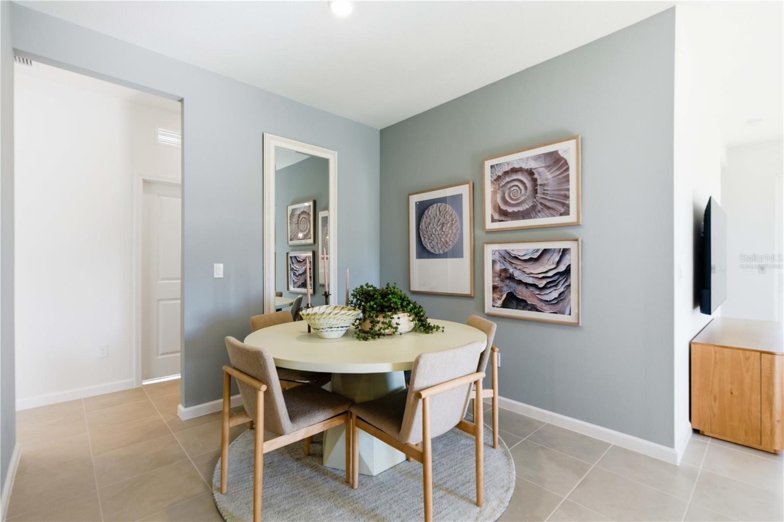 Image 8 of 25 For 5461 Camberly Court