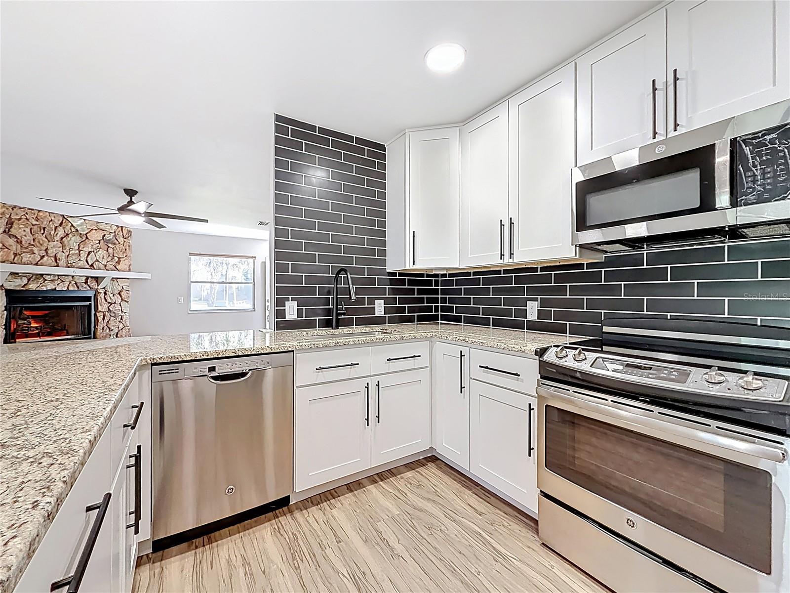 Image 10 of 29 For 405 Circlewood Street