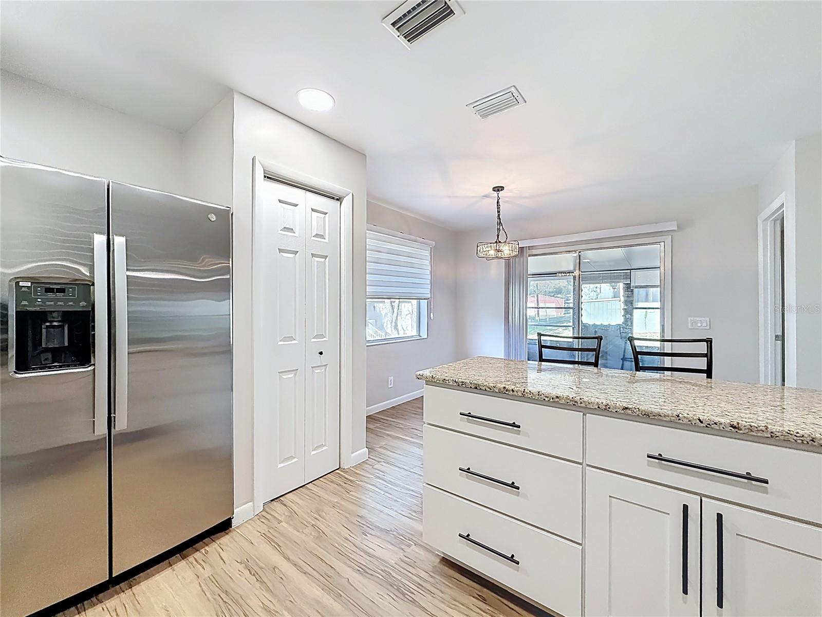 Image 11 of 29 For 405 Circlewood Street