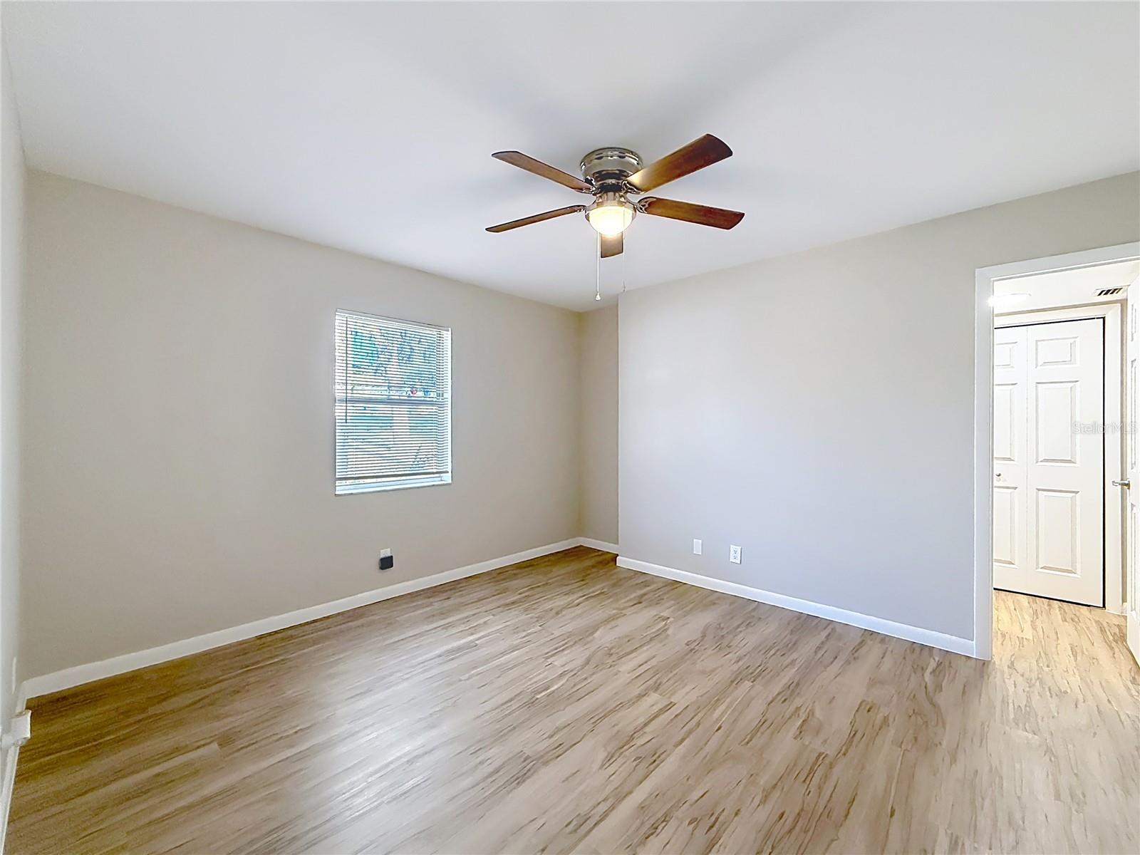 Image 13 of 29 For 405 Circlewood Street