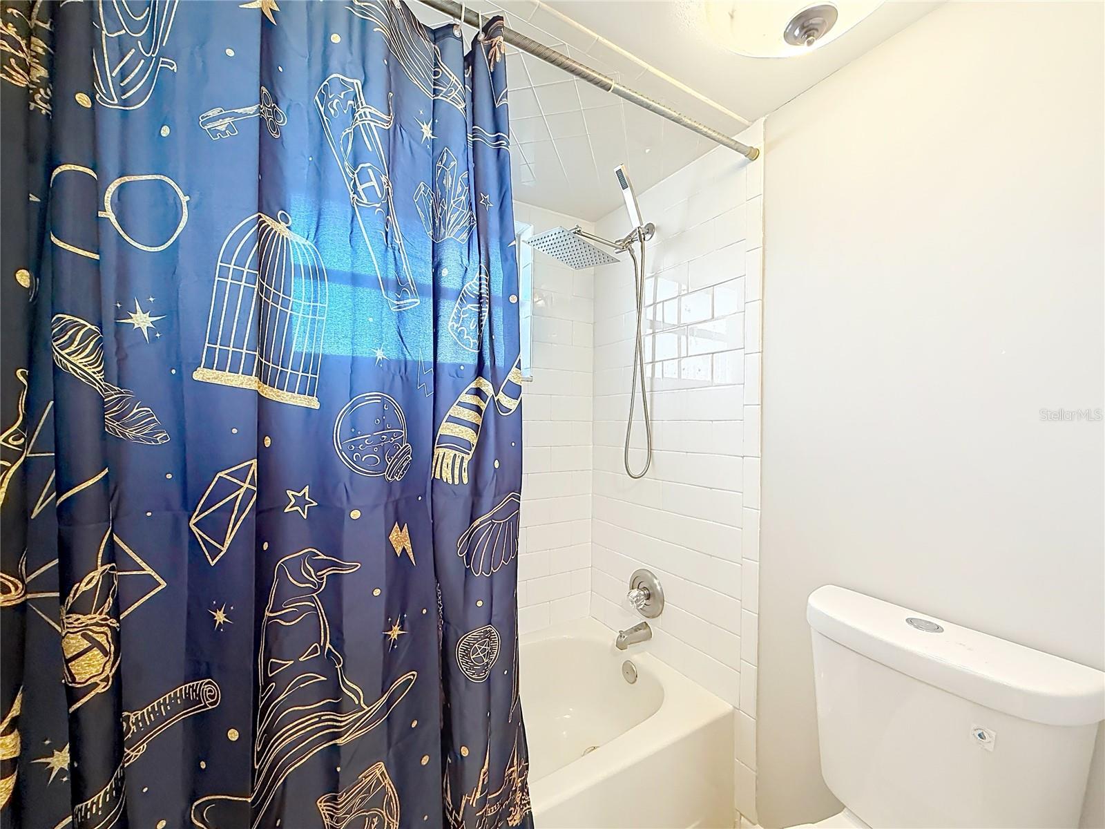 Image 16 of 29 For 405 Circlewood Street