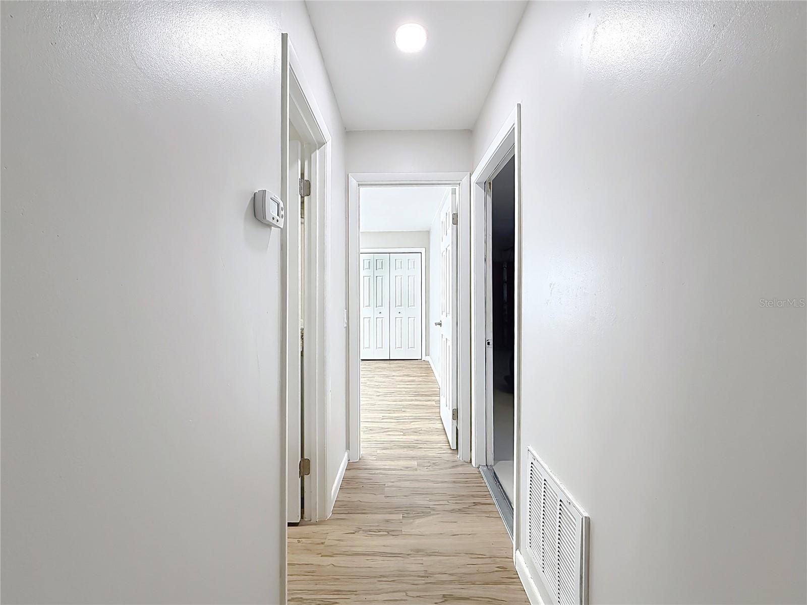 Image 17 of 29 For 405 Circlewood Street