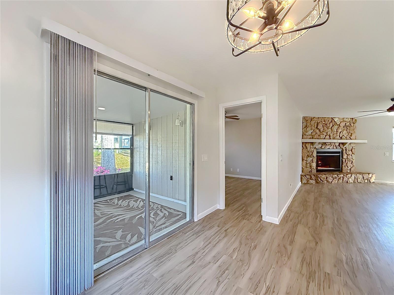 Image 21 of 29 For 405 Circlewood Street