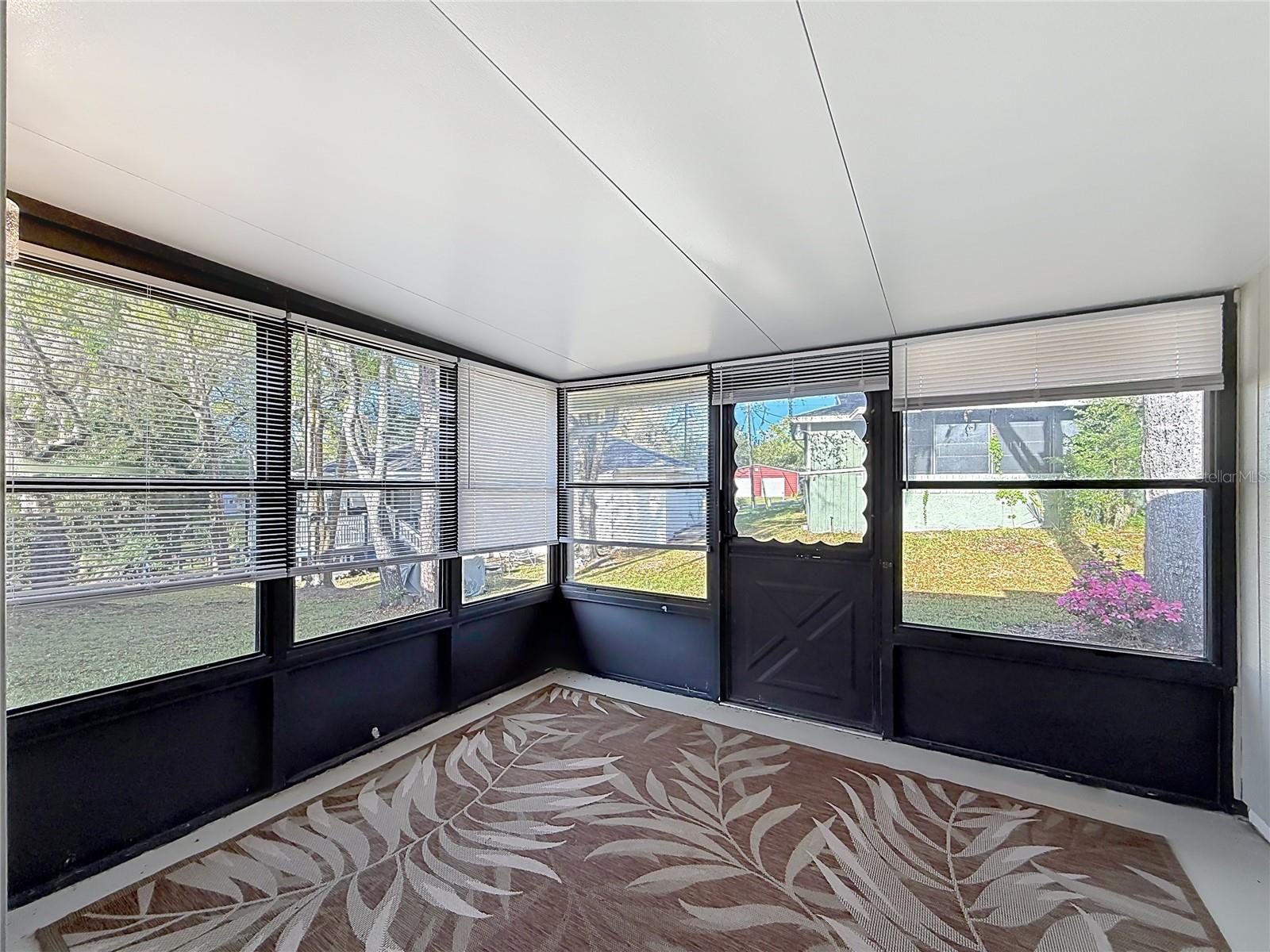 Image 23 of 29 For 405 Circlewood Street