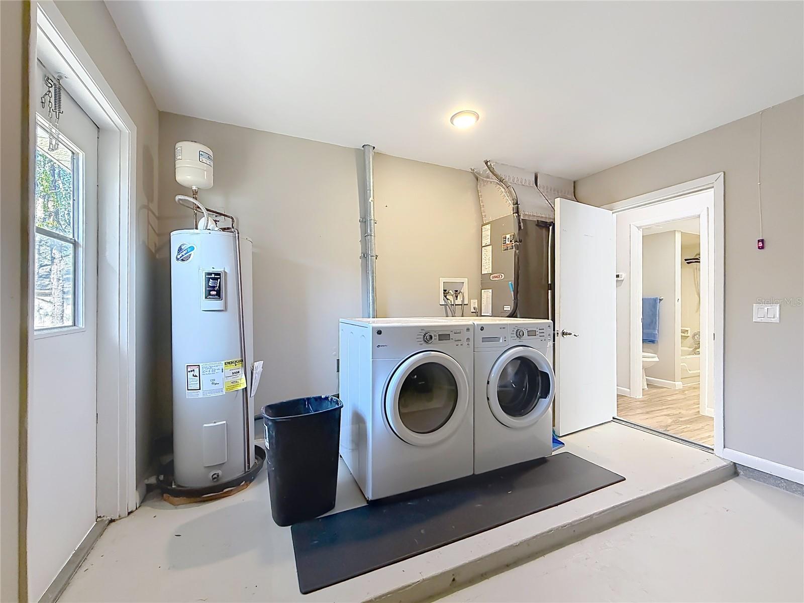 Image 24 of 29 For 405 Circlewood Street