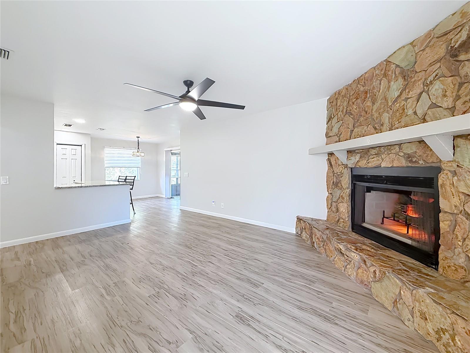 Image 5 of 29 For 405 Circlewood Street