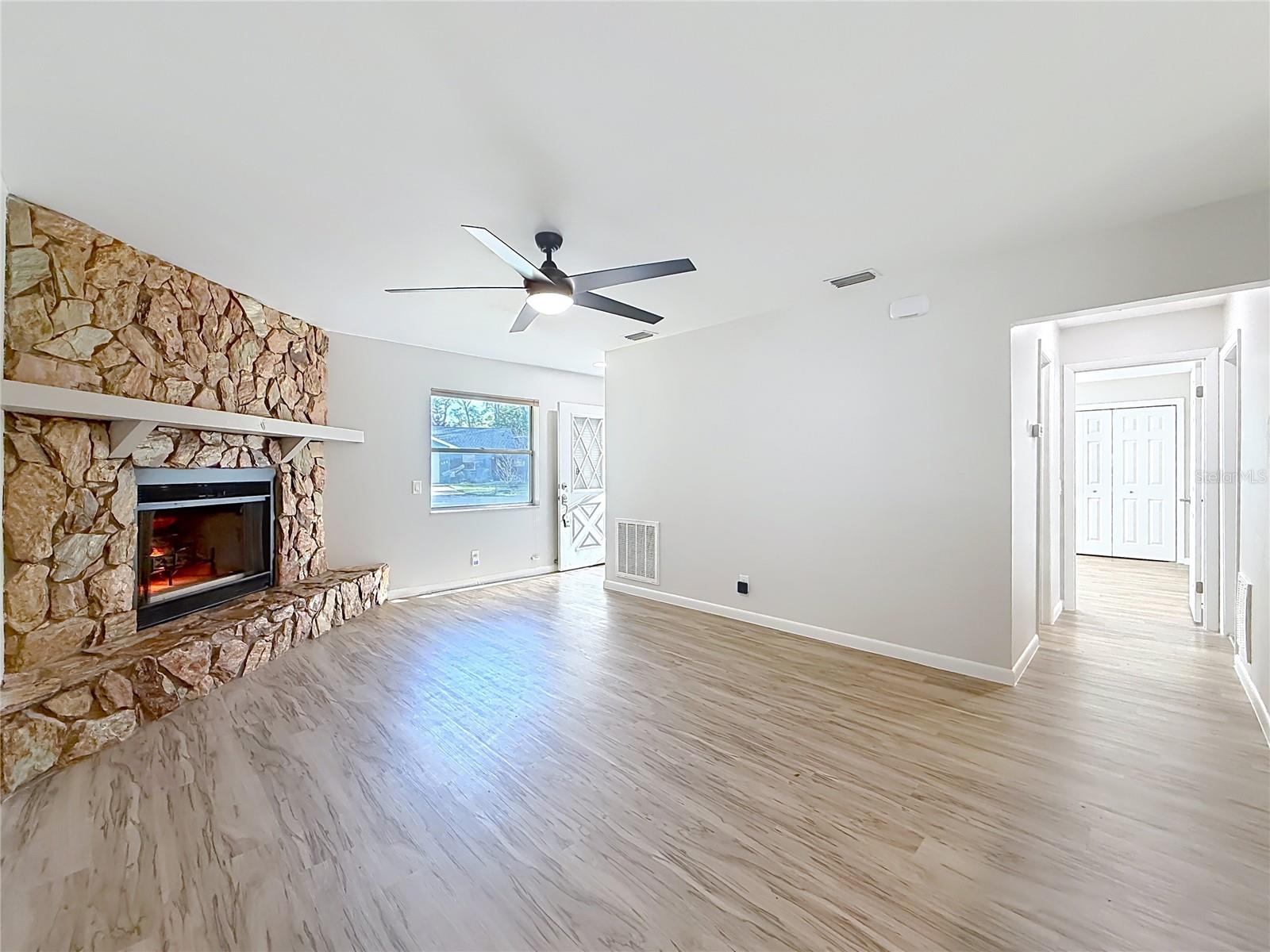 Image 6 of 29 For 405 Circlewood Street