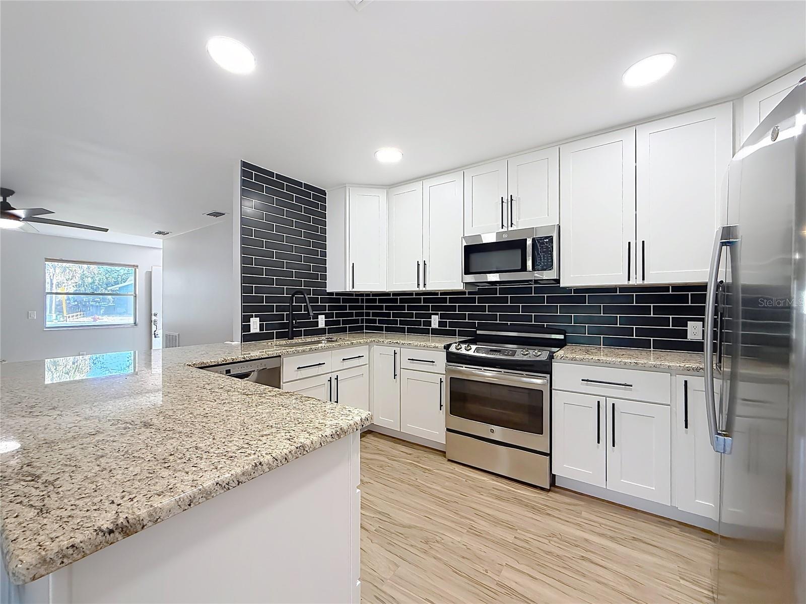 Image 9 of 29 For 405 Circlewood Street