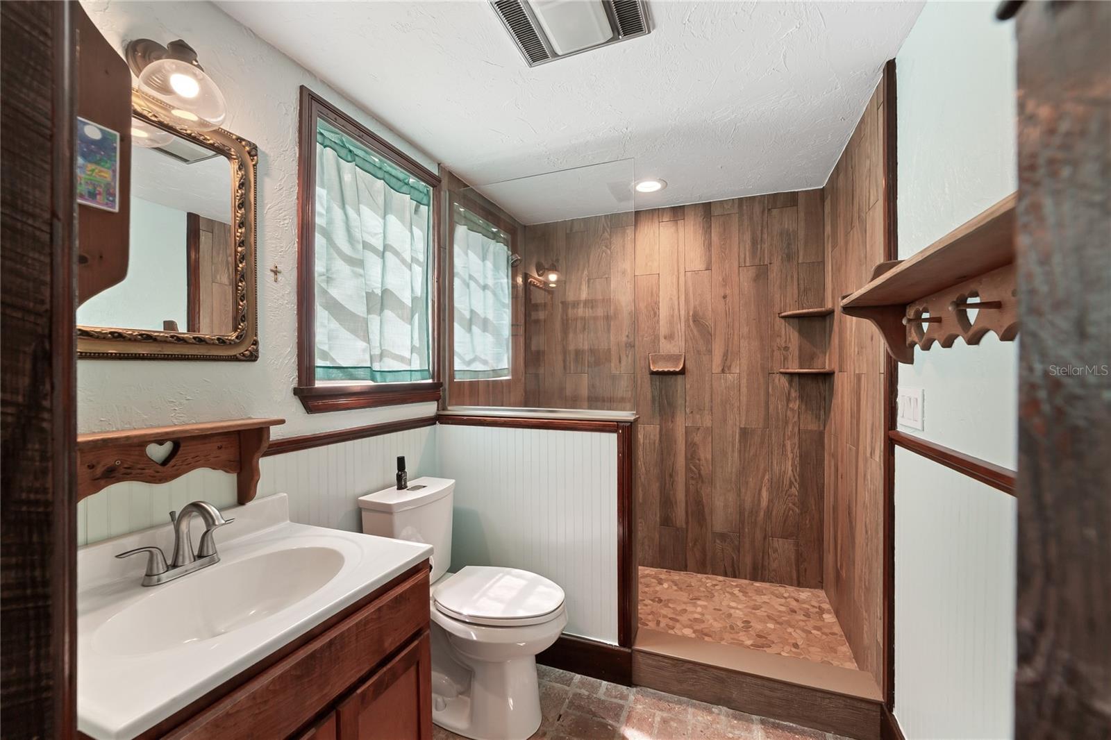 Image 33 of 73 For 1905 Myrtle Lake Avenue