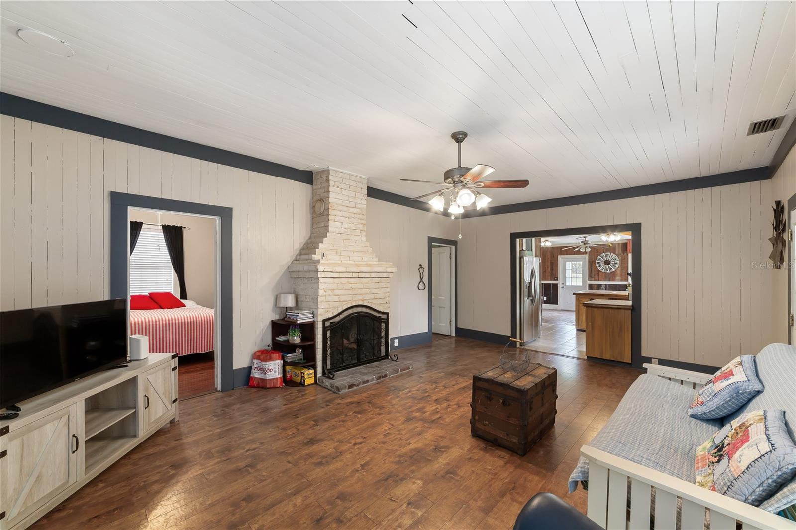 Image 40 of 73 For 1905 Myrtle Lake Avenue