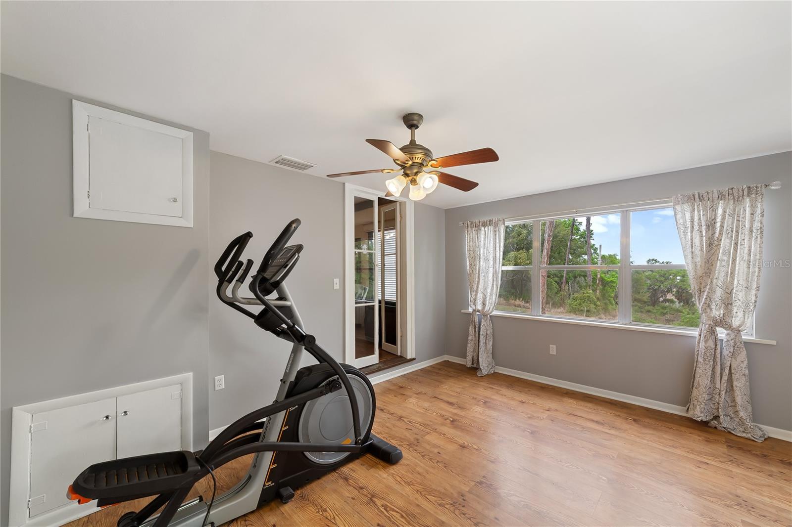 Image 42 of 73 For 1905 Myrtle Lake Avenue