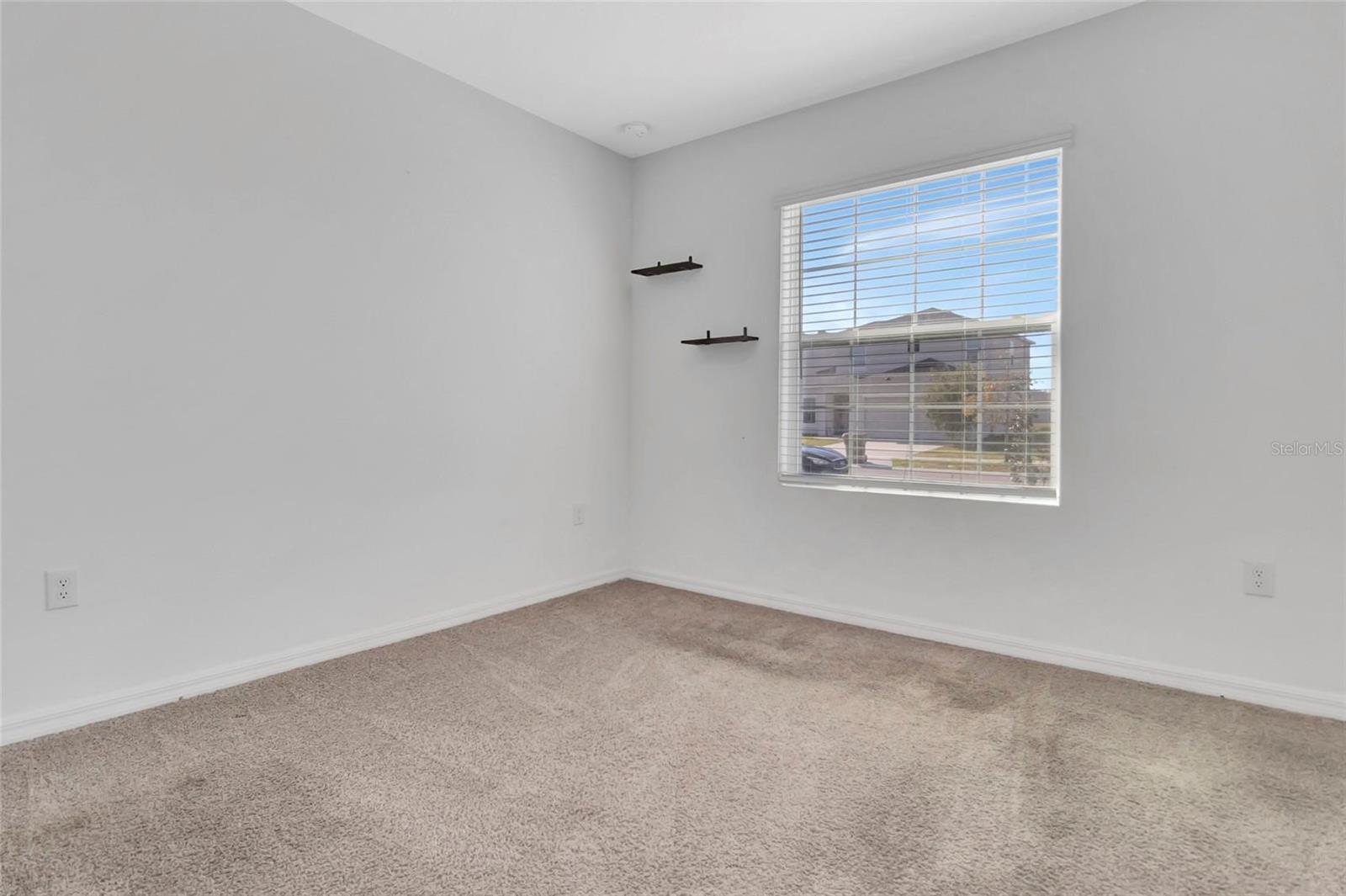 Image 15 of 33 For 221 Aquamarine Lane