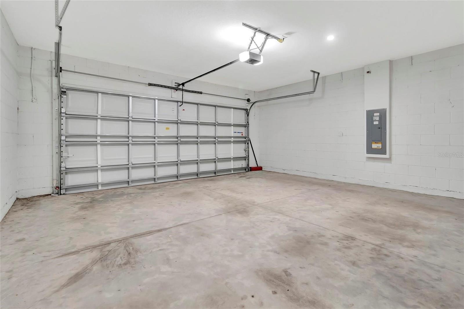 Image 26 of 33 For 221 Aquamarine Lane