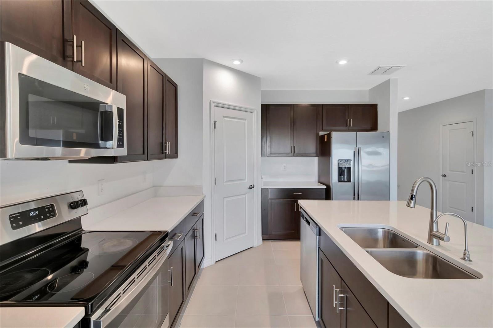 Image 9 of 33 For 221 Aquamarine Lane