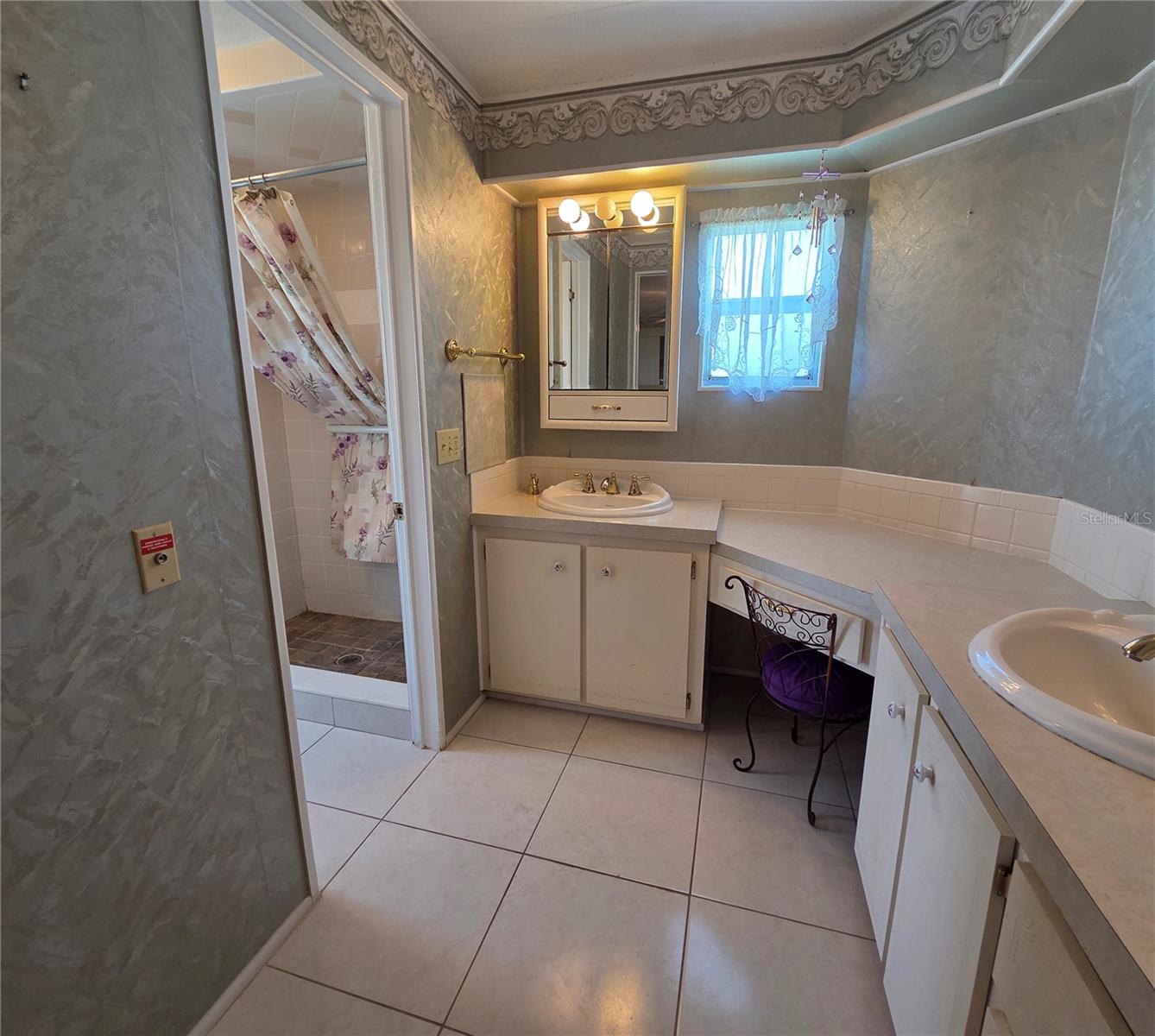 Image 16 of 32 For 426 Hawthorne Boulevard