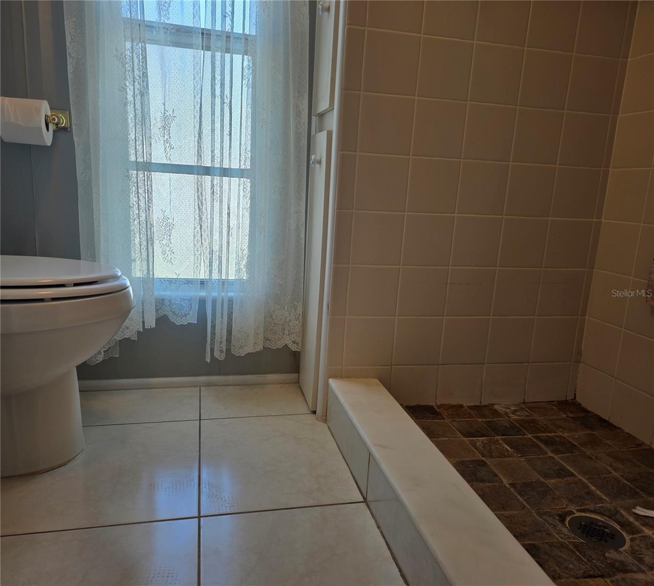 Image 17 of 32 For 426 Hawthorne Boulevard