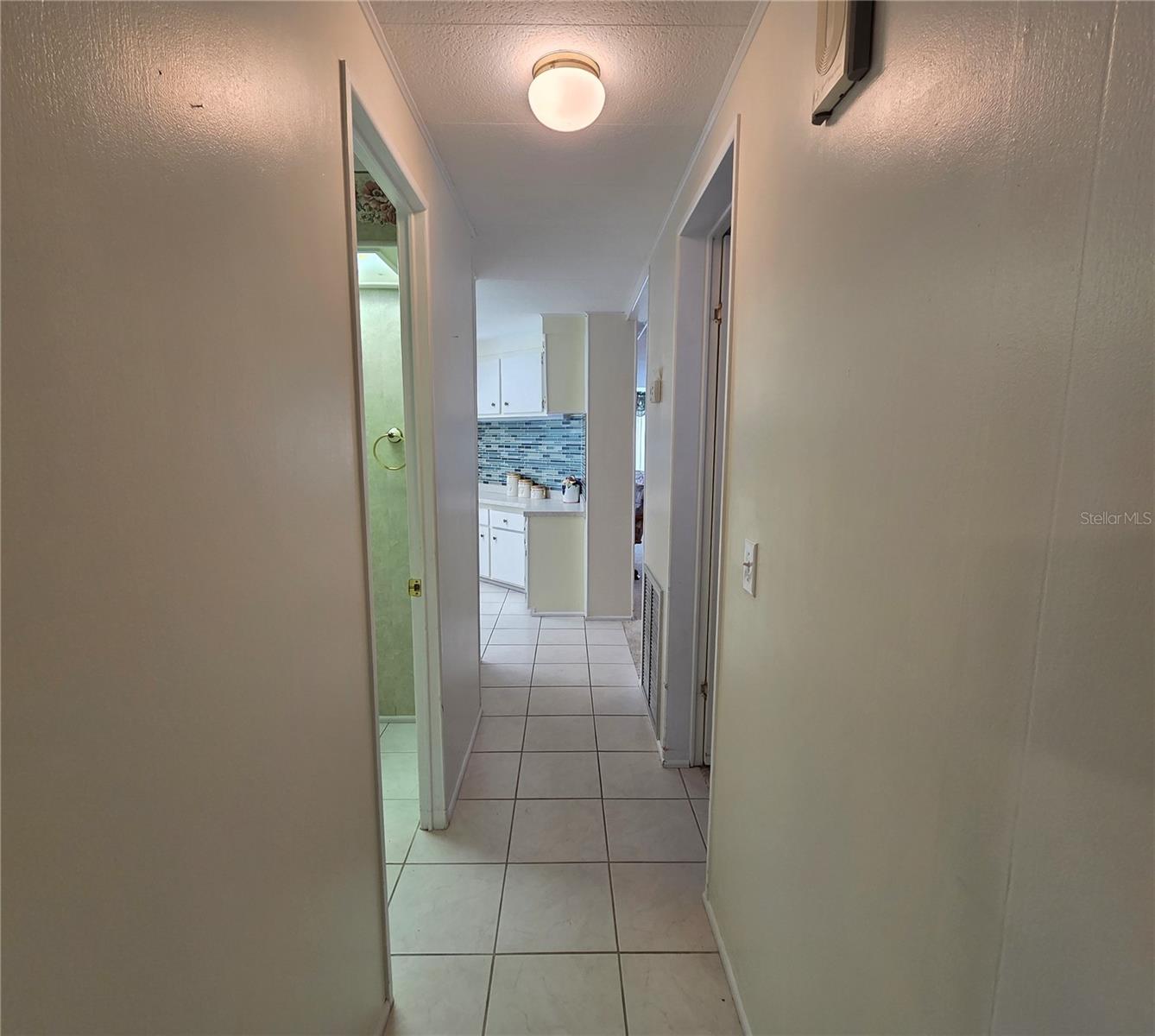 Image 18 of 32 For 426 Hawthorne Boulevard