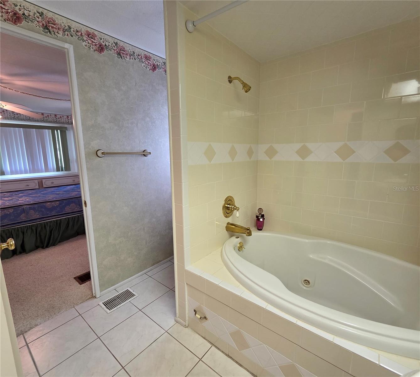 Image 21 of 32 For 426 Hawthorne Boulevard