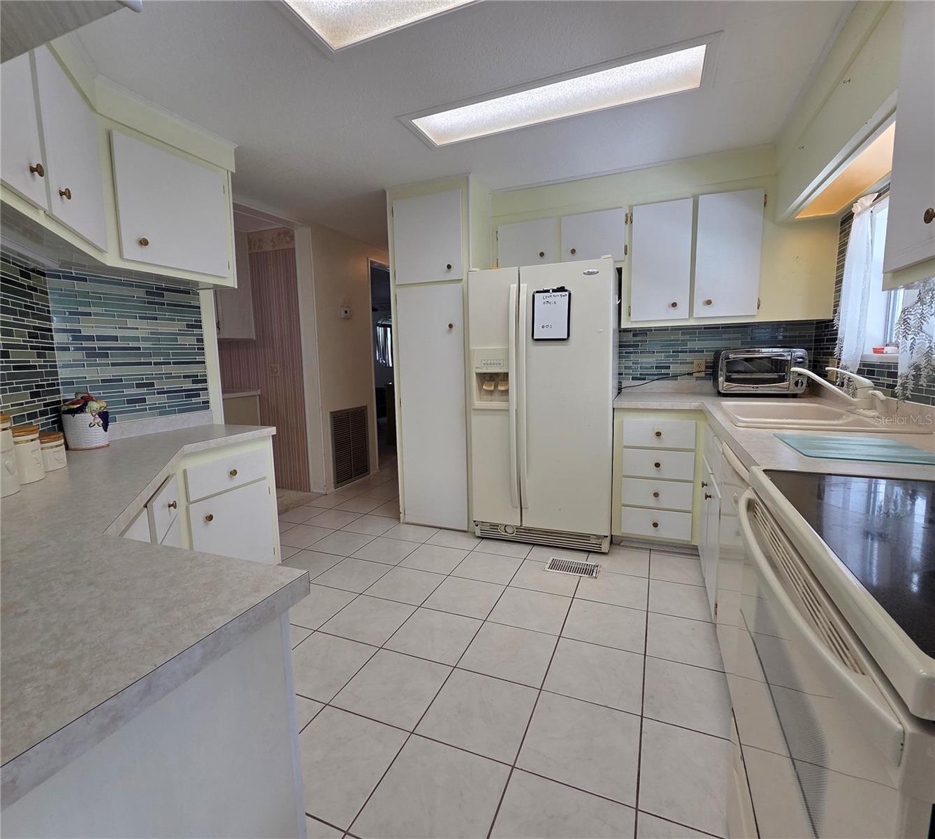 Image 3 of 32 For 426 Hawthorne Boulevard