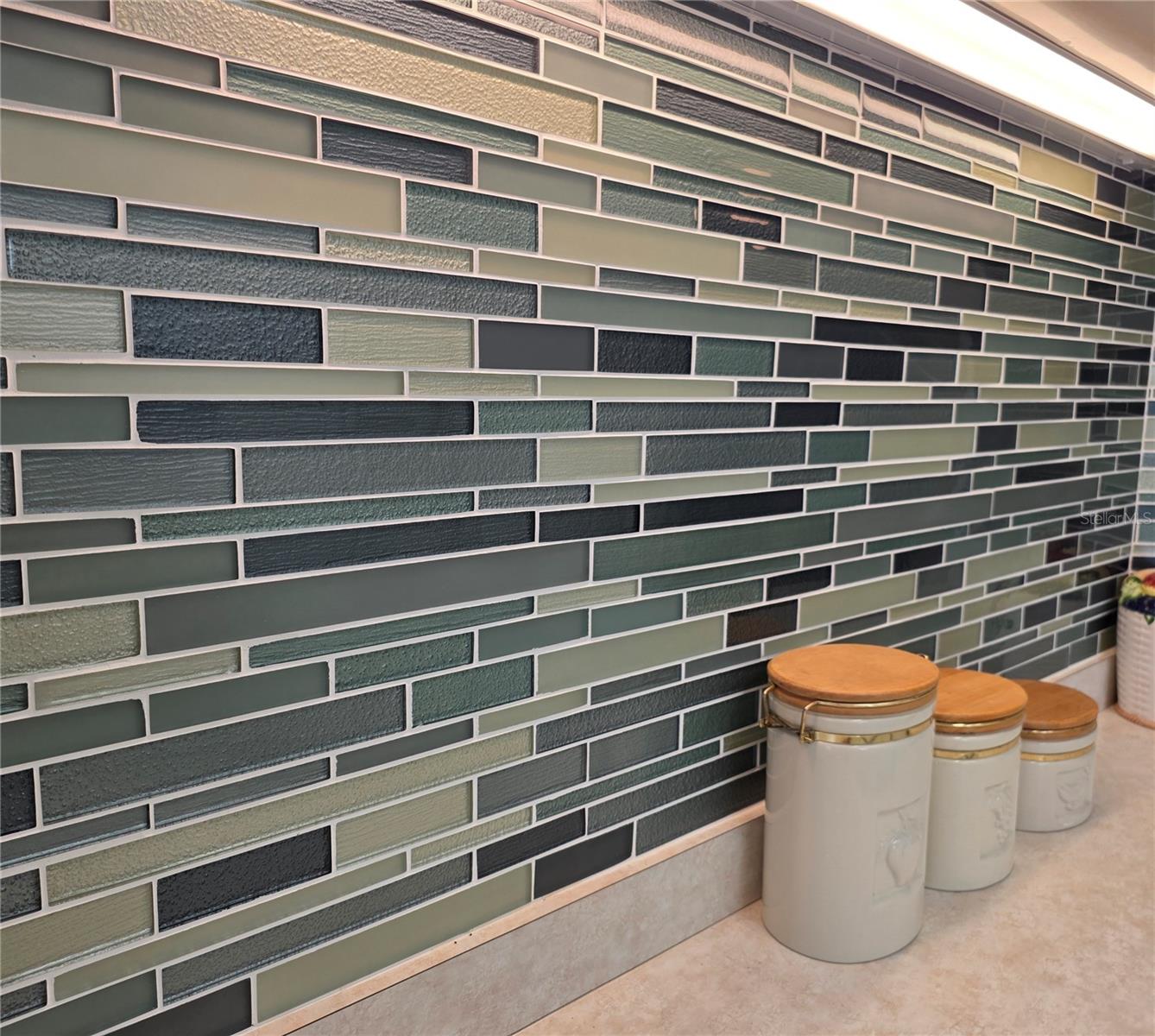 Image 5 of 32 For 426 Hawthorne Boulevard