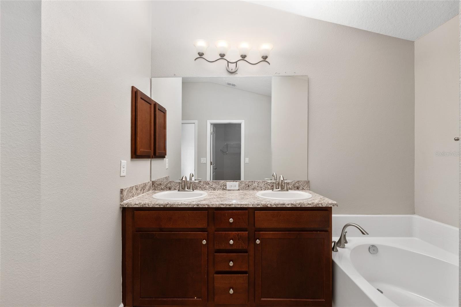 Image 31 of 71 For 806 Chelsea Avenue