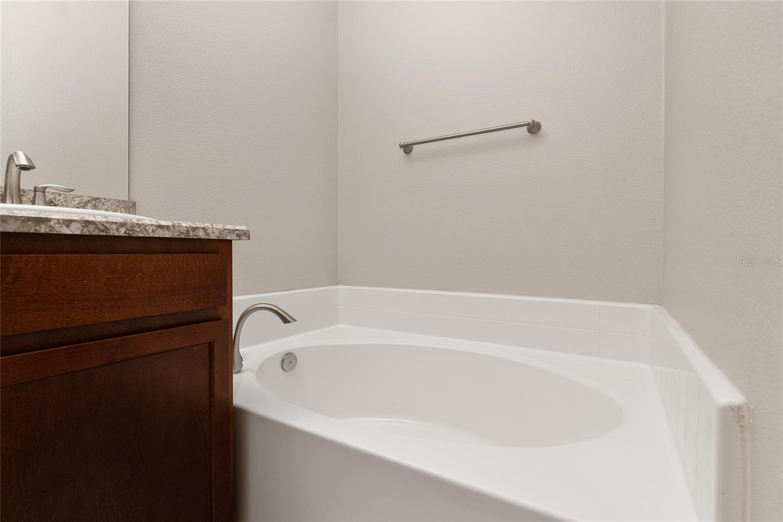 Image 32 of 71 For 806 Chelsea Avenue