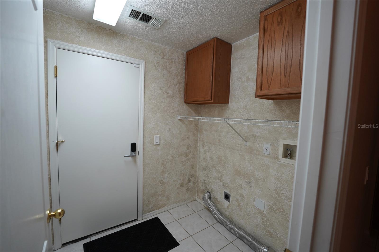 Image 15 of 18 For 633 Cypress Tree Court