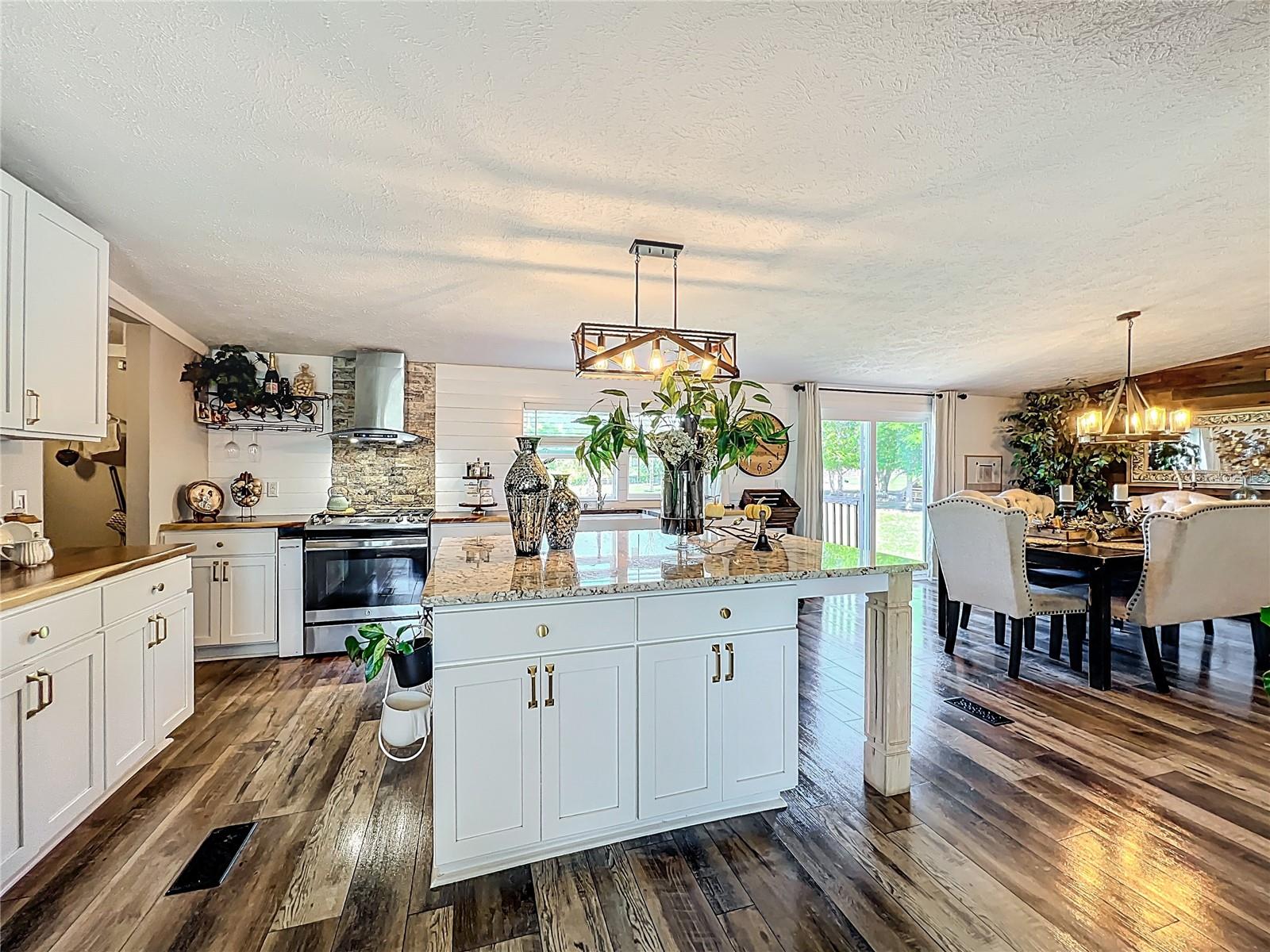 Image 9 of 47 For 8507 Strawberry Fields Court