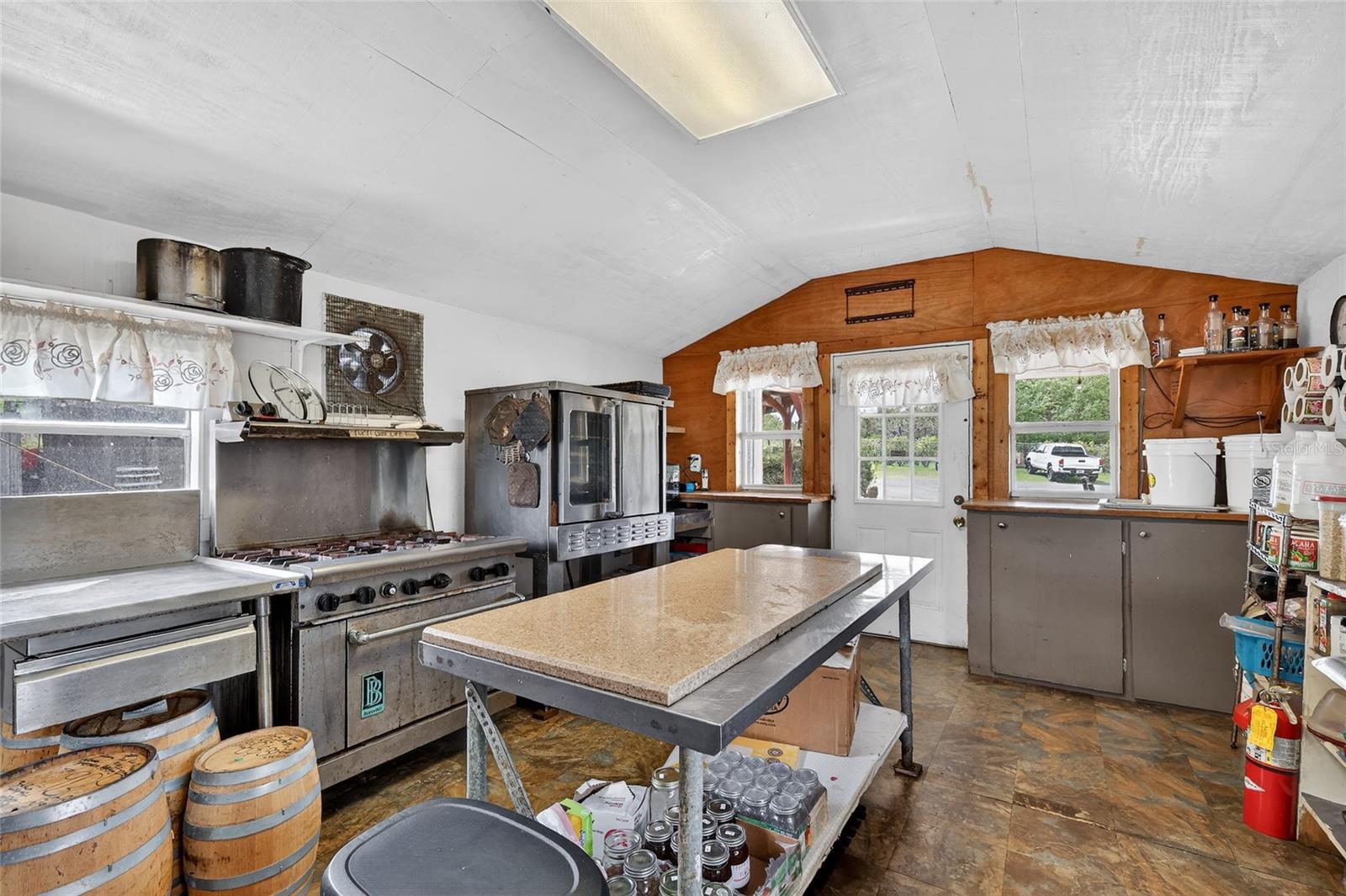 Image 18 of 28 For 26921 Bloomfield Avenue