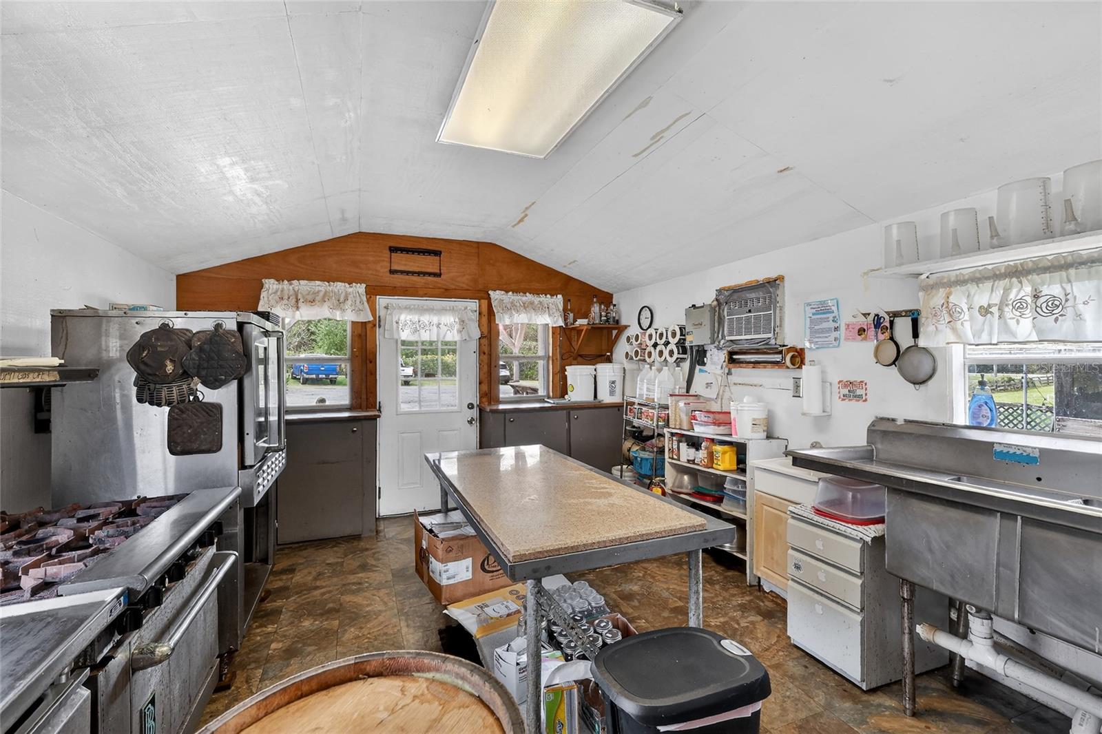 Image 20 of 28 For 26921 Bloomfield Avenue