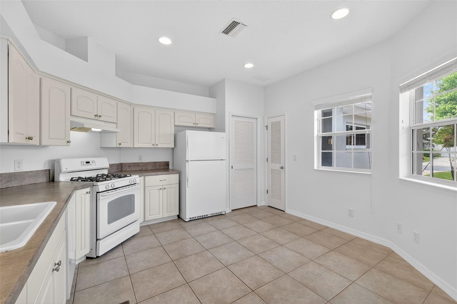 Image 12 of 40 For 27106 Greenfly Orchid Lane