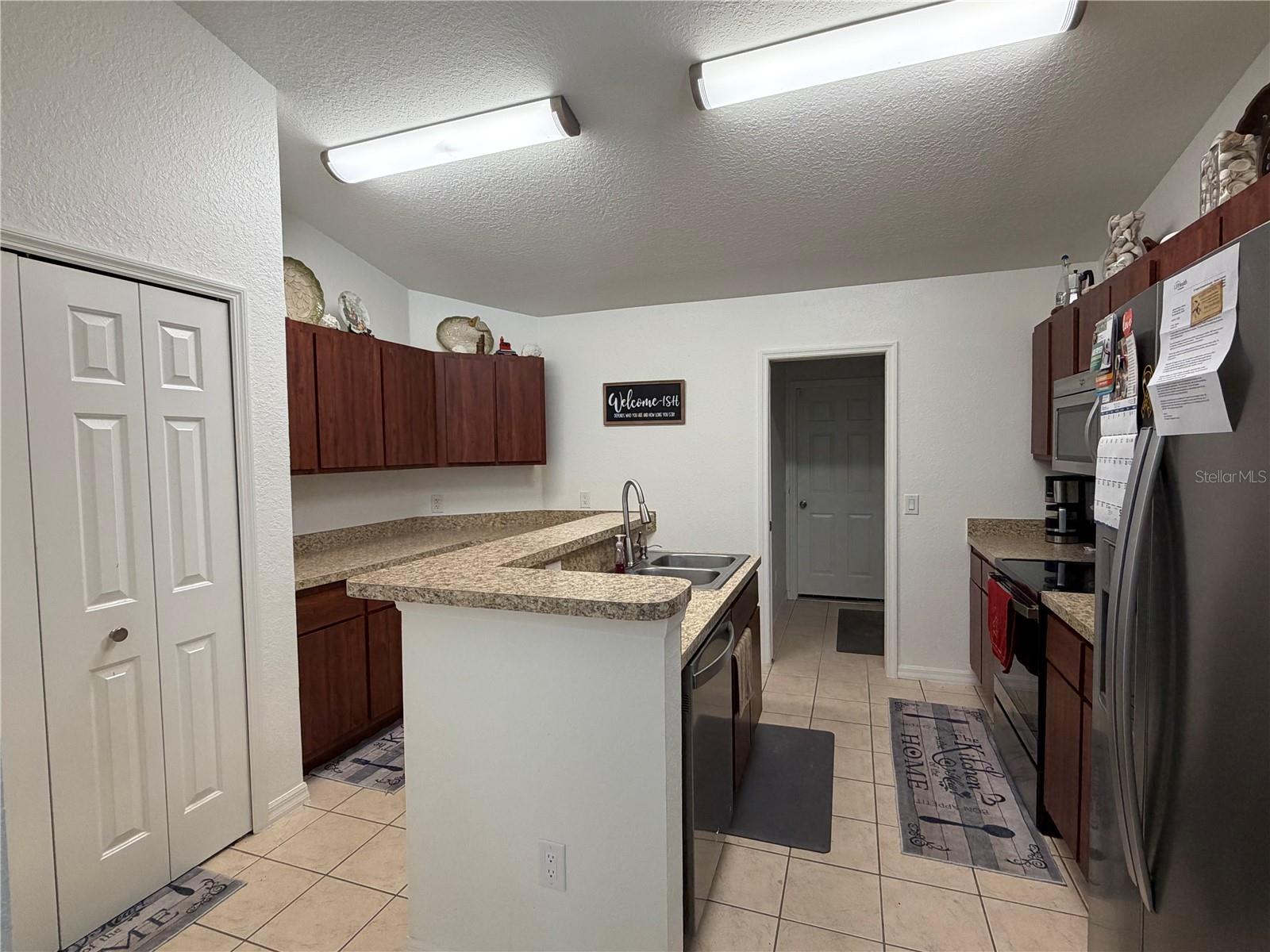 Image 11 of 29 For 16105 89 Court