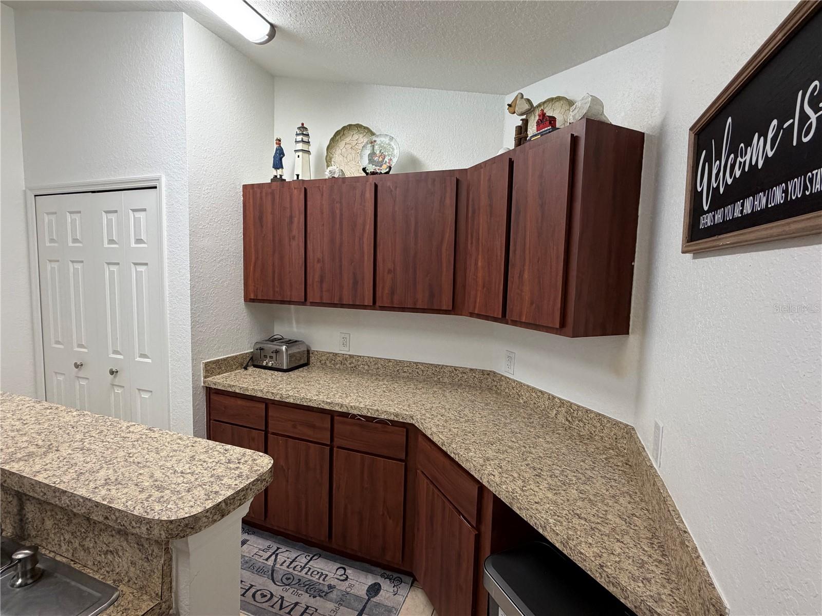 Image 13 of 29 For 16105 89 Court