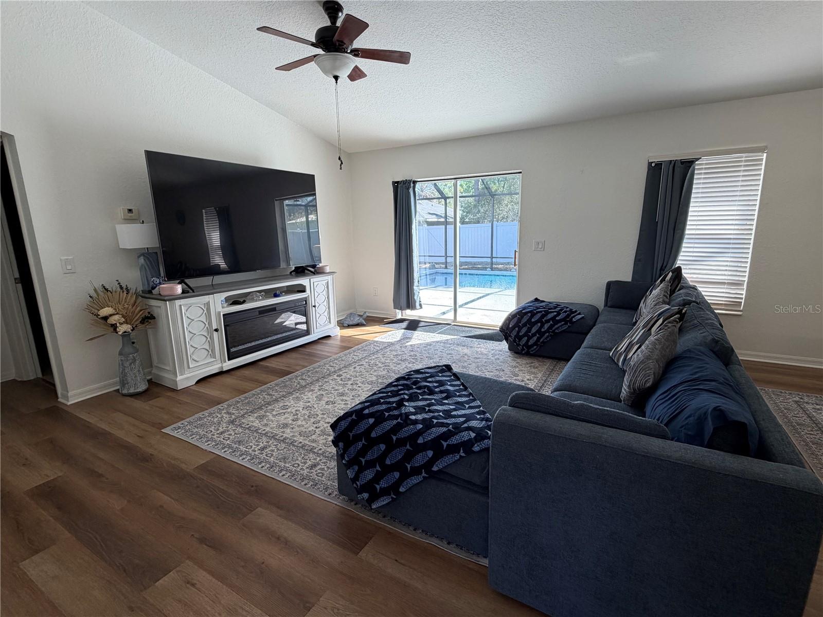 Image 7 of 29 For 16105 89 Court