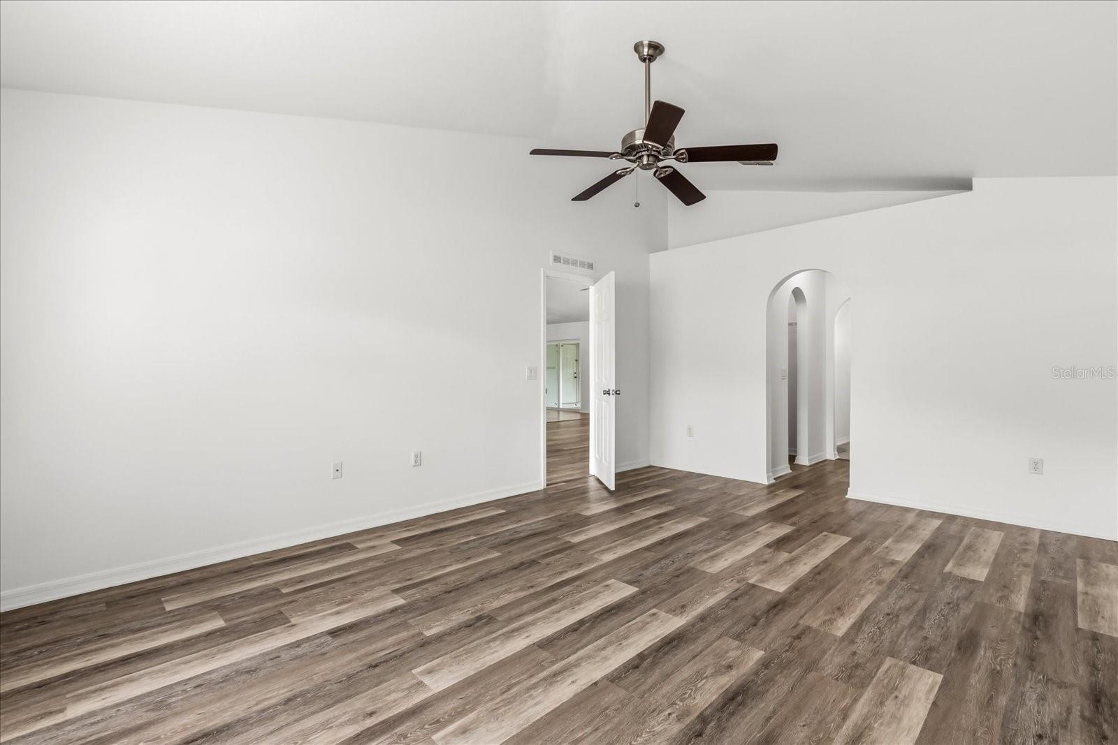 Image 13 of 37 For 1500 Daybreak Drive